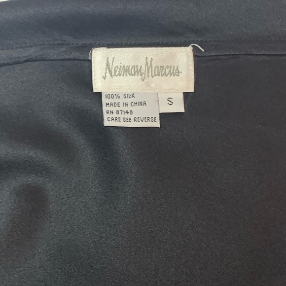 Neiman Marcus 100% Silk Sleeveless Top - Picture 4 of 11